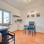 Spacious And Bright Two-bedroom Apartmán *