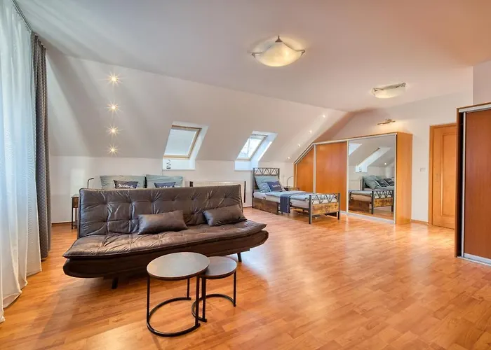 Апартаменти Spacious And Bright Two-bedroom Братислава