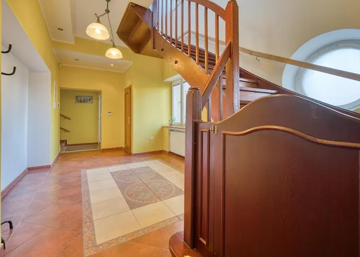 Spacious And Bright Two-bedroom Lägenhet Bratislava