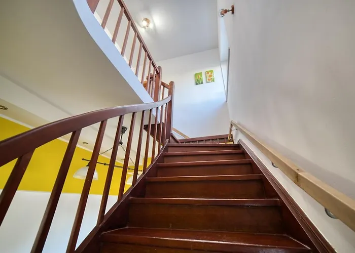 Spacious And Bright Two-bedroom 公寓