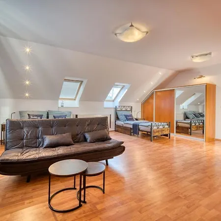 Apartament Spacious And Bright Two-bedroom Bratysława