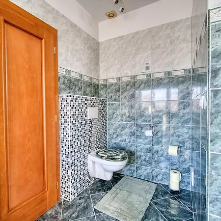 Lejlighed Spacious And Bright Two-bedroom *