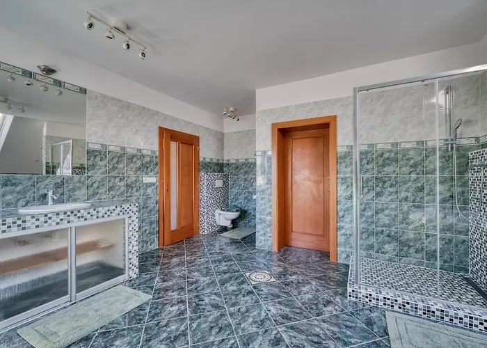 Spacious And Bright Two-bedroom Apartament *